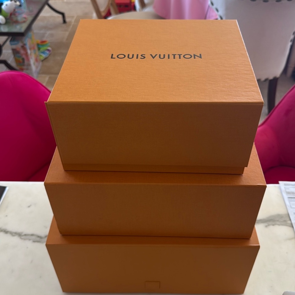 Louis Vuitton box 12x10.5x6, comes with dust bag & ribbon.